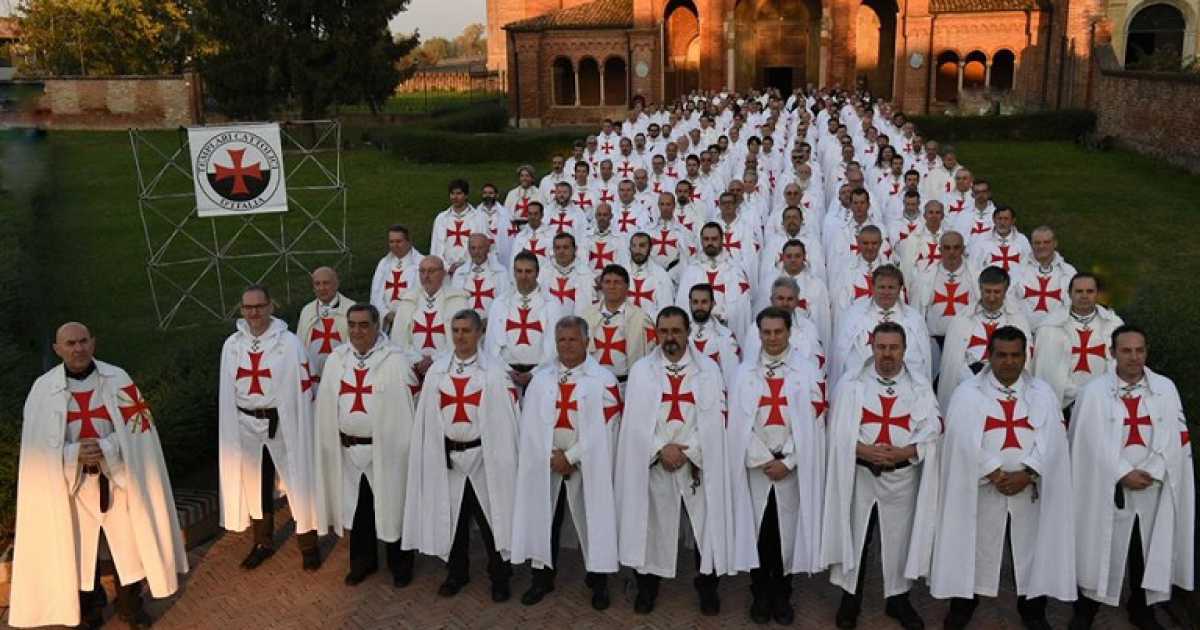 Giuramenti, croci rosse e lotta contro i satanisti: ecco chi sono i nuovi Templari